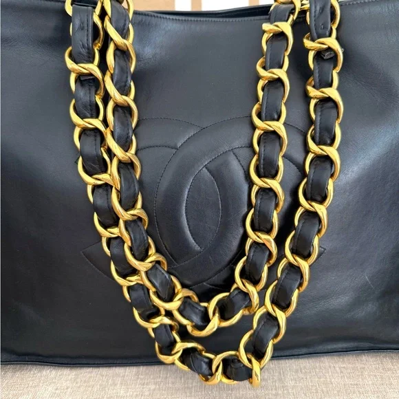 Authentic CHANEL black leather tote bag large gold GG chain straps - Picture 4 of 16